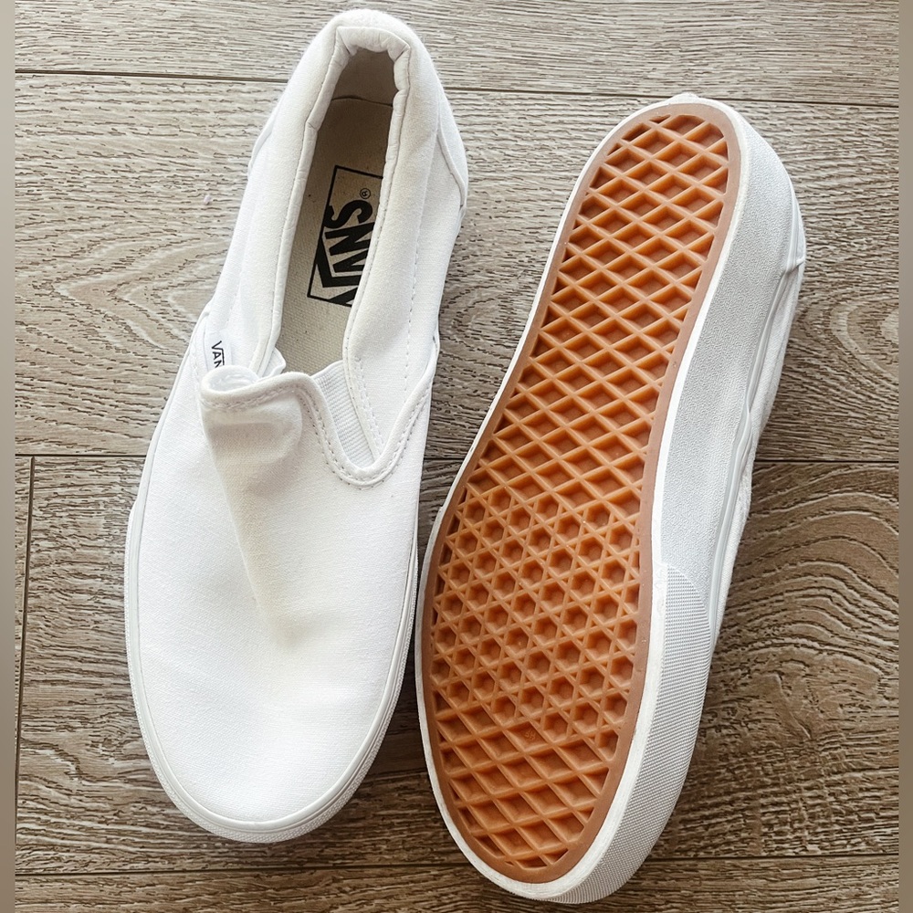 NEW WHITE SLIP-ON VANS ✨